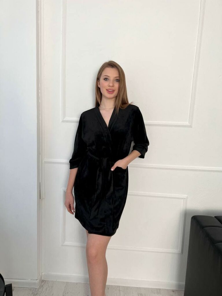 Теплий жіночий халат BOBRAND (на запах з кишенями та поясом, чорний)
