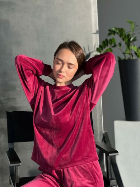 Велюрова жіноча піжама зі штанами BOBRAND (кофта та штани кюлоти з карманами, колір малиновий) зображення 2