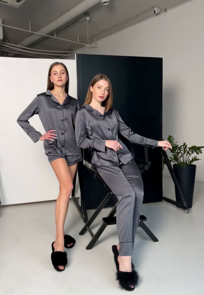 Піжама жіноча BOBRAND з шовку Армані (сорочка, штани та шорти, 3 в 1, колір графіт) зображення 2