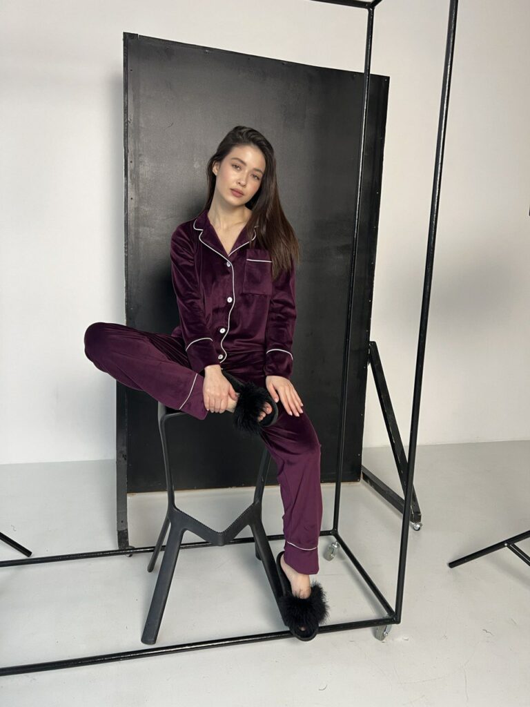 Жіночий домашній велюровий костюм BOBRAND, піжама на ґудзиках та штани баклажан зображення 2