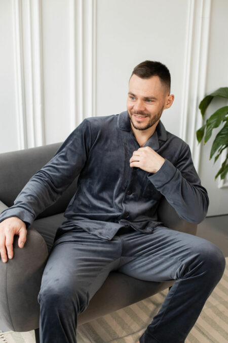 Тепла чоловіча піжама BOBRAND у кольорі графіт зображення 5