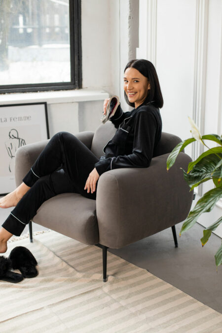 Жіноча велюрова піжама двійка BOBRAND у чорному кольорі зображення 5