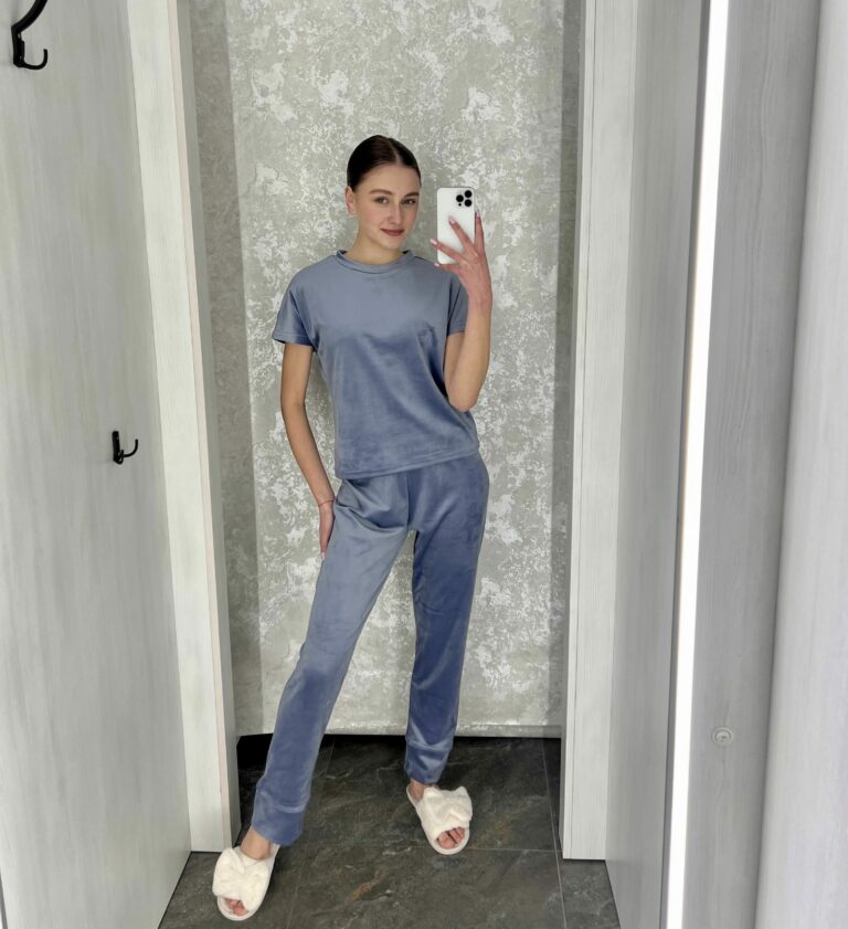 Піжама жіноча BOBRAND синя велюрова 3 в 1 (футболка, шорти та штани)