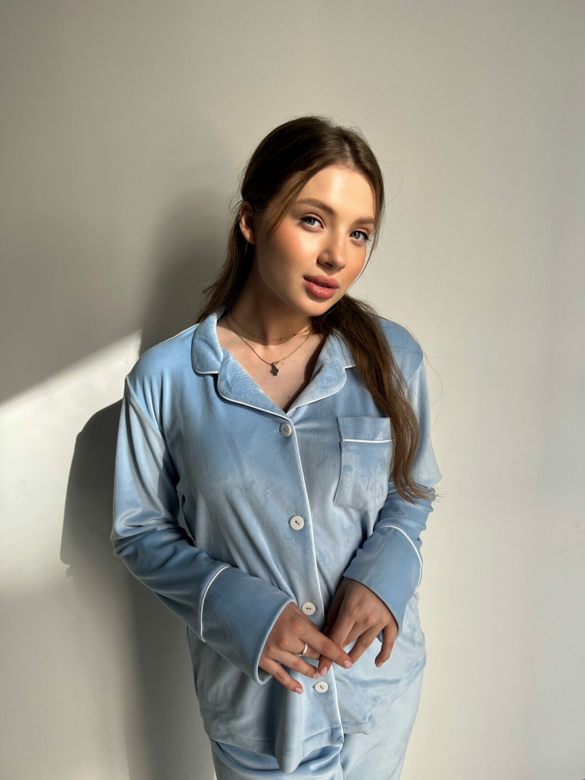 Тепла велюрова жіноча піжама BOBRAND зі штанами, колір блакитний зображення 5
