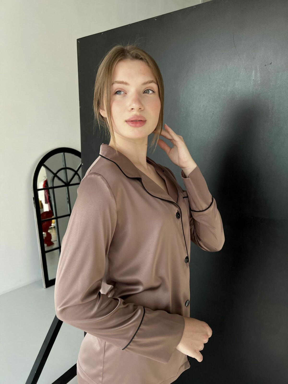 Піжама жіноча BOBRAND трійка (сорочка, штани та шорти, колір шоколад) зображення 6