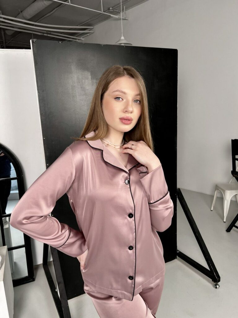 Піжама жіноча 3 в 1 BOBRAND (сорочка, штани та шорти, колір пудровий) зображення 2