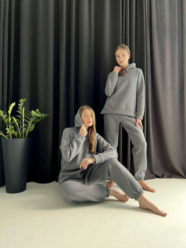 Жіночий спортивний костюм BOBRAND на флісі , колір графіт