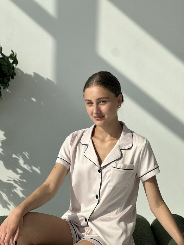 Сатинова жіноча піжама BOBRAND колір айворі зображення 2