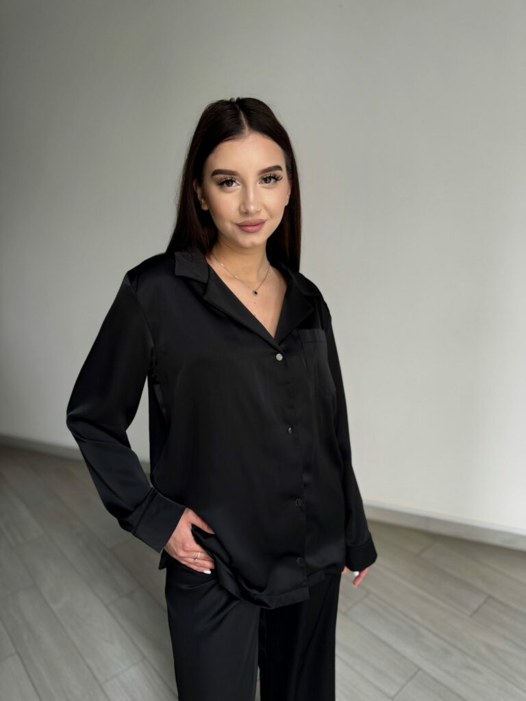 Жіноча сатинова піжама BoBrand в чорному кольорі